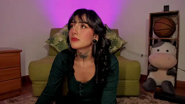 Snapshot of lola_n_apolo chatting on 3, 10, 2025 lola n apolo online show from 3, 10, 2025