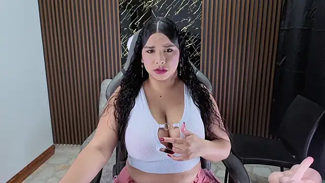 Emy topless online show from 11, 11, 2025