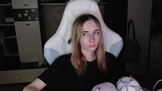 Snapshot of Cutti_Crystal chatting on 3, 10, 2025 Cutti Crystal online show from 3, 10, 2025