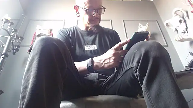 Snapshot of zain_kreigger chatting on 8, 5, 2026 zain kreigger online show from 8, 5, 2026
