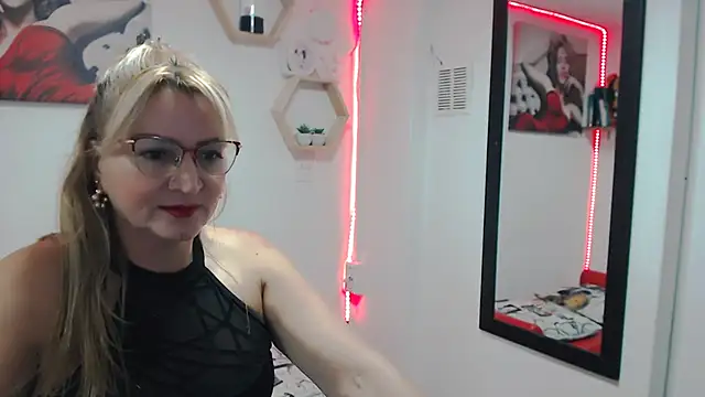 Snapshot of DIVAX_MONSERRAT chatting on 15, 11, 2025 DIVAX MONSERRAT online show from 15, 11, 2025