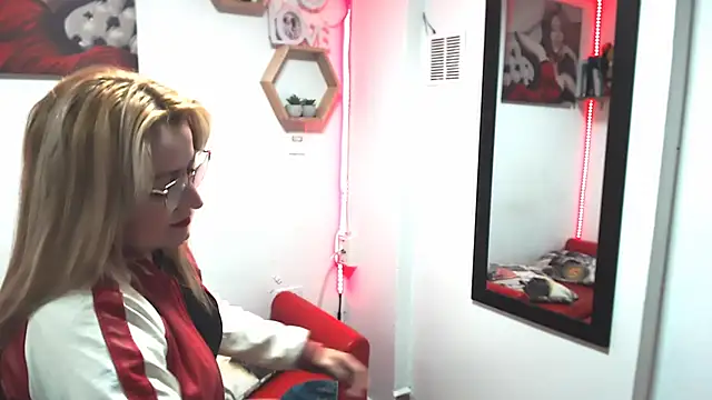 Snapshot of DIVAX_MONSERRAT chatting on 16, 11, 2025 DIVAX MONSERRAT online show from 16, 11, 2025