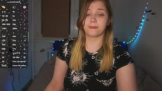 Snapshot of CuteSharloti chatting on 13, 12, 2025 CuteSharloti online show from 13, 12, 2025