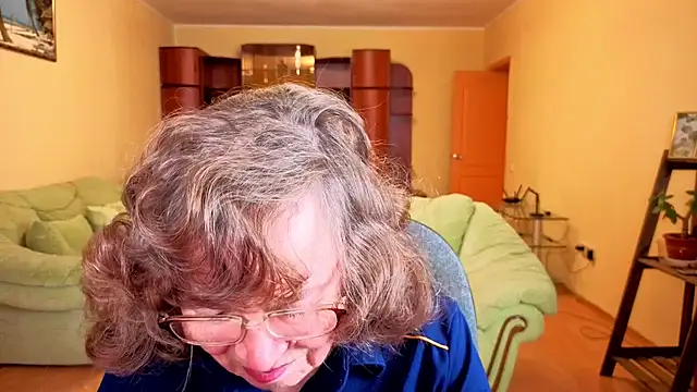 Snapshot of Betty_Brick chatting on 2, 12, 2025 Betty Brick online show from 2, 12, 2025