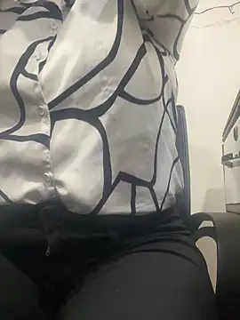 Snapshot of hot_bhabhi69 chatting on 22, 9, 2025 hot bhabhi69 online show from 22, 9, 2025