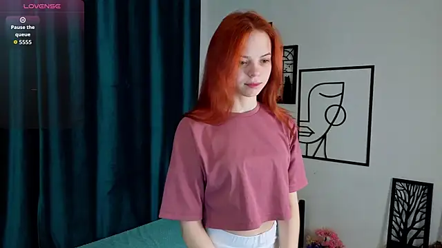 Snapshot of SynnoveBann chatting on 17, 11, 2025 SynnoveBann online show from 17, 11, 2025