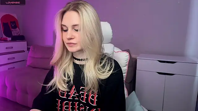 Sofia Kenwood online show from 20, 2, 2026