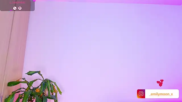 Snapshot of onlyemily_ chatting on 21, 4, 2026 onlyemily online show from 21, 4, 2026