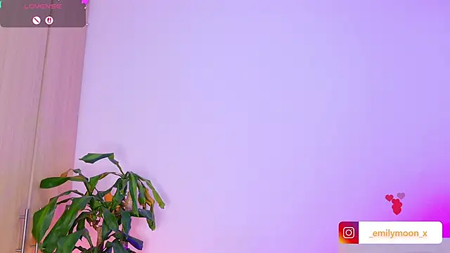Snapshot of onlyemily_ chatting on 1, 5, 2026 onlyemily online show from 1, 5, 2026