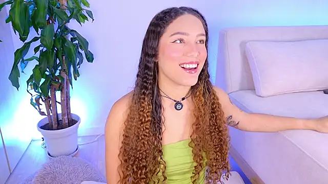 Snapshot of onlyemily_ chatting on 21, 5, 2026 onlyemily online show from 21, 5, 2026