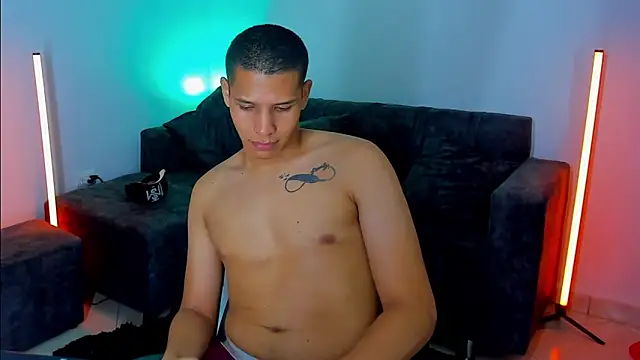 Snapshot of Latin_Boyss_ chatting on 11, 10, 2025 Latin Boyss online show from 11, 10, 2025