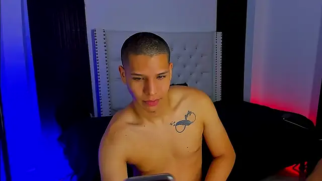 Snapshot of Latin_Boyss_ chatting on 18, 10, 2025 Latin Boyss online show from 18, 10, 2025