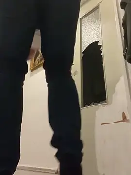 Snapshot of OfferedTearing chatting on 9, 9, 2025 OfferedTearing online show from 9, 9, 2025