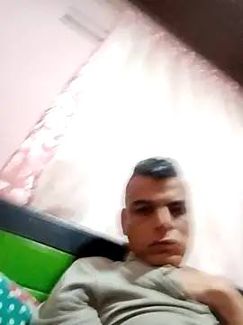 Snapshot of ozama423 chatting on 4, 12, 2025 ozama423 online show from 4, 12, 2025