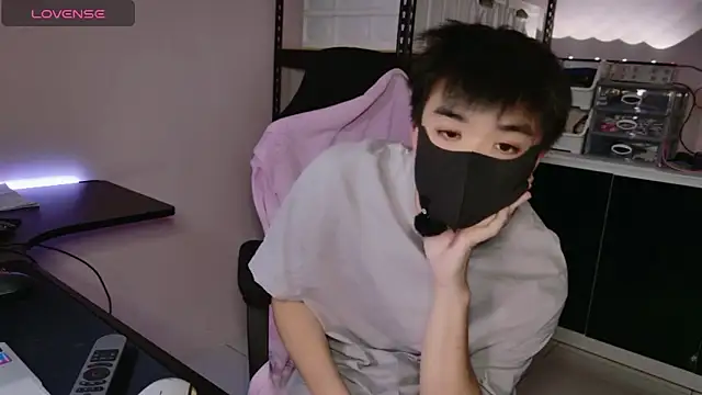 Snapshot of doggyman523 chatting on 3, 11, 2025 doggyman523 online show from 3, 11, 2025