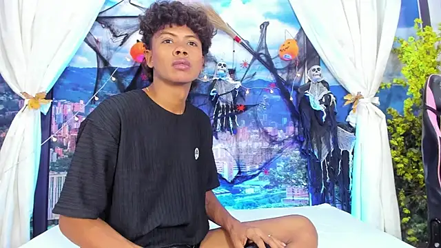 Snapshot of MilthonDelis chatting on 22, 10, 2025 MilthonDelis online show from 22, 10, 2025