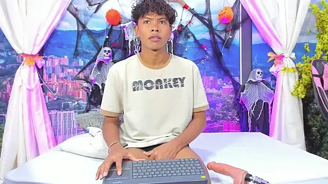 Snapshot of MilthonDelis chatting on 28, 10, 2025 MilthonDelis online show from 28, 10, 2025