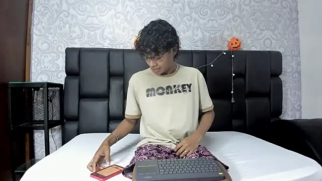 Snapshot of MilthonDelis chatting on 31, 10, 2025 MilthonDelis online show from 31, 10, 2025