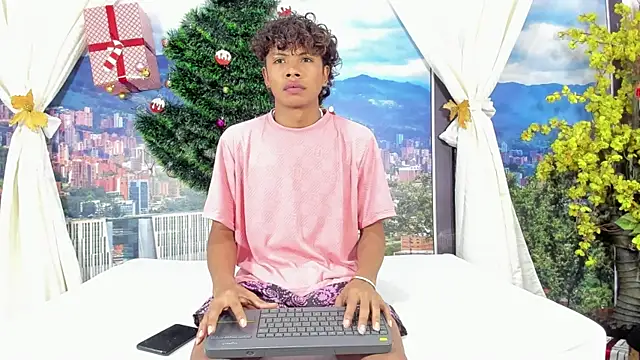 Snapshot of MilthonDelis chatting on 20, 11, 2025 MilthonDelis online show from 20, 11, 2025