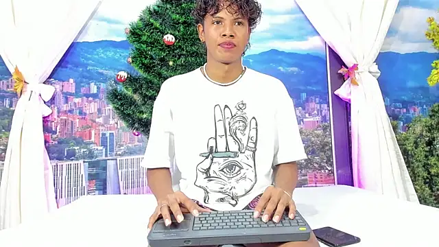 Snapshot of MilthonDelis chatting on 21, 11, 2025 MilthonDelis online show from 21, 11, 2025