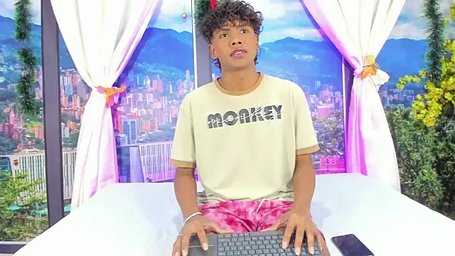 Snapshot of MilthonDelis chatting on 5, 12, 2025 MilthonDelis online show from 5, 12, 2025