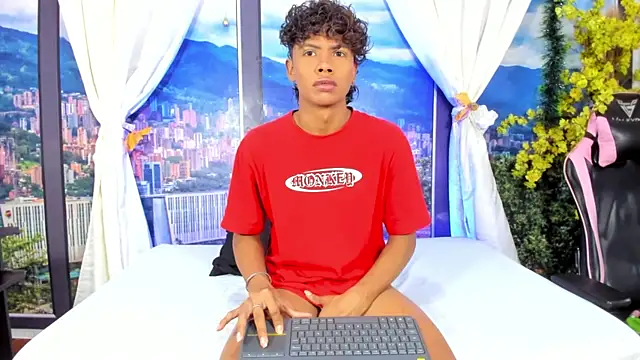 Snapshot of MilthonDelis chatting on 14, 12, 2025 MilthonDelis online show from 14, 12, 2025