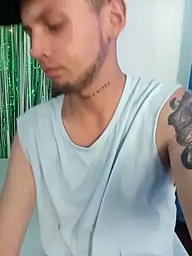 Snapshot of neaa_latin_boy chatting on 17, 12, 2025 neaa latin boy online show from 17, 12, 2025