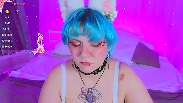 Snapshot of bluelunaray chatting on 12, 9, 2025 bluelunaray online show from 12, 9, 2025