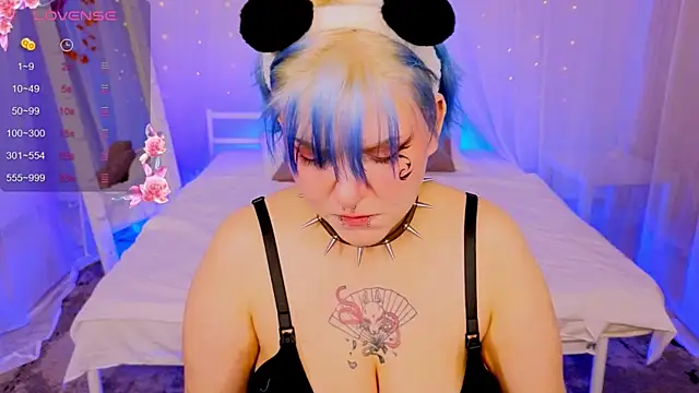 Snapshot of bluelunaray chatting on 25, 9, 2025 bluelunaray online show from 25, 9, 2025