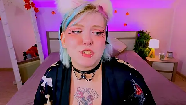 Snapshot of bluelunaray chatting on 10, 10, 2025 bluelunaray online show from 10, 10, 2025