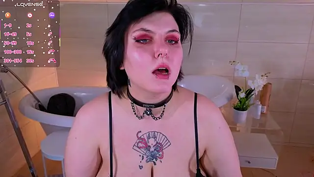 Snapshot of bluelunaray chatting on 26, 10, 2025 bluelunaray online show from 26, 10, 2025