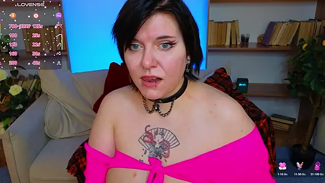 Snapshot of bluelunaray chatting on 3, 11, 2025 bluelunaray online show from 3, 11, 2025