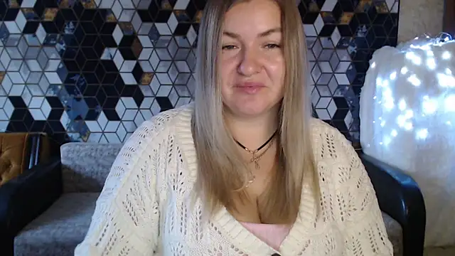 Snapshot of NikaSkylink chatting on 15, 12, 2025 NikaSkylink online show from 15, 12, 2025