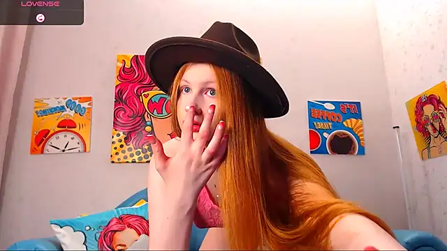 Snapshot of LuxXAngel chatting on 25, 10, 2025 LuxXAngel online show from 25, 10, 2025