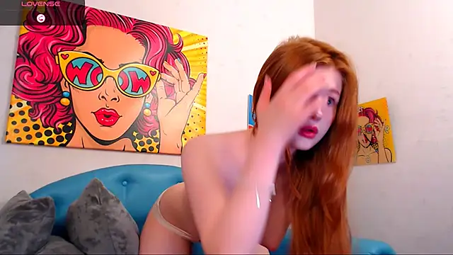 Snapshot of LuxXAngel chatting on 12, 11, 2025 LuxXAngel online show from 12, 11, 2025