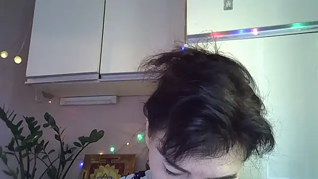 Krystal 82 online show from 21, 10, 2025