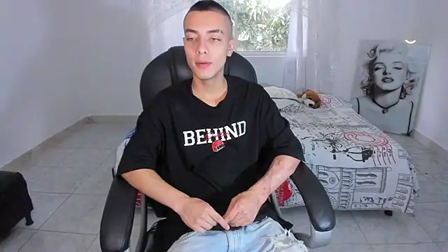 Dereck Boy8 online show from 5, 12, 2025