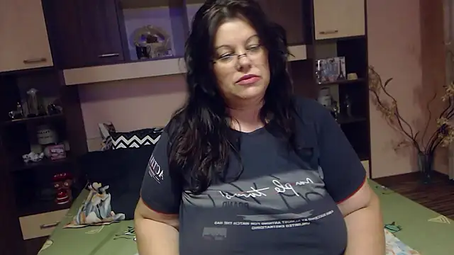 Snapshot of Claudia_71love chatting on 24, 10, 2025 Claudia 71love online show from 24, 10, 2025