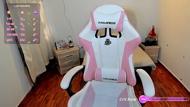 Snapshot of megan_foz chatting on 19, 11, 2025 megan foz online show from 19, 11, 2025