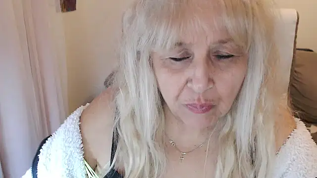 Snapshot of SusiLifeXXX chatting on 8, 10, 2025 SusiLifeXXX online show from 8, 10, 2025