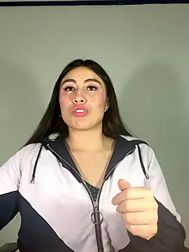 Snapshot of LunaBloom_77 chatting on 18, 12, 2025 LunaBloom 77 online show from 18, 12, 2025