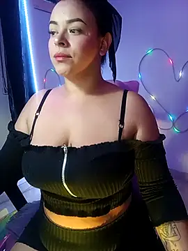 Snapshot of Danniela20 chatting on 5, 10, 2025 Danniela20 online show from 5, 10, 2025