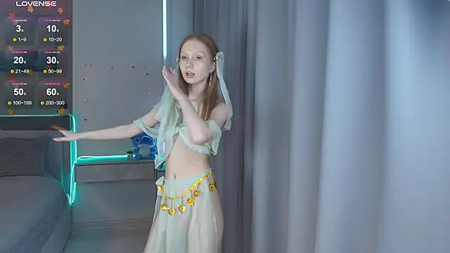 Snapshot of FoxyMira chatting on 4, 11, 2025 FoxyMira online show from 4, 11, 2025