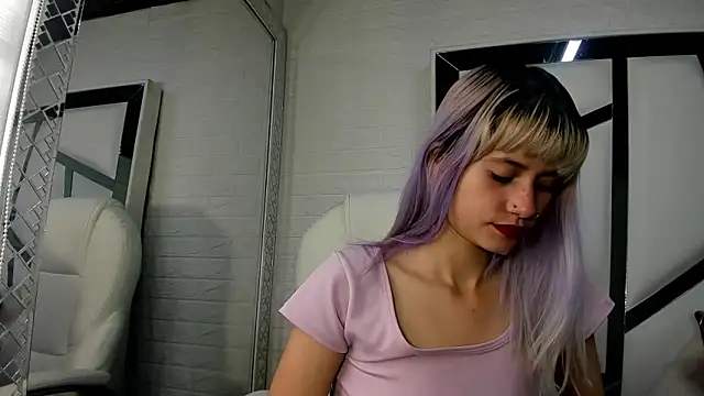 Snapshot of barbieambar chatting on 28, 10, 2025 barbieambar online show from 28, 10, 2025