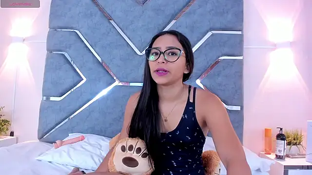 Snapshot of AmyStar1 chatting on 13, 10, 2025 AmyStar1 online show from 13, 10, 2025