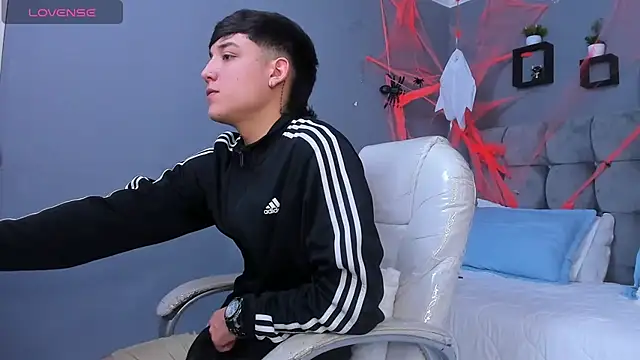 Snapshot of Ares_di_martin chatting on 4, 11, 2025 Ares di martin online show from 4, 11, 2025