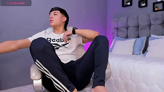 Snapshot of Ares_di_martin chatting on 7, 11, 2025 Ares di martin online show from 7, 11, 2025