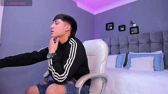 Snapshot of Ares_di_martin chatting on 8, 11, 2025 Ares di martin online show from 8, 11, 2025