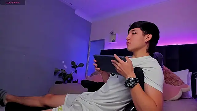 Snapshot of Ares_di_martin chatting on 2, 12, 2025 Ares di martin online show from 2, 12, 2025