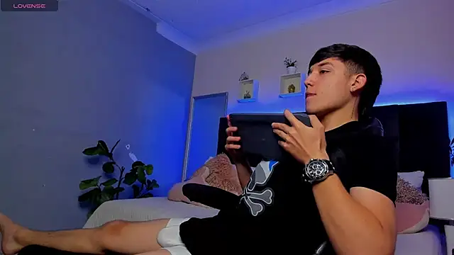 Snapshot of Ares_di_martin chatting on 13, 12, 2025 Ares di martin online show from 13, 12, 2025